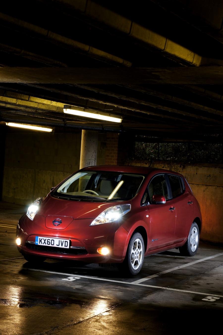  Nissan Leaf 2011 года  (UK) (фото 14 из 14)